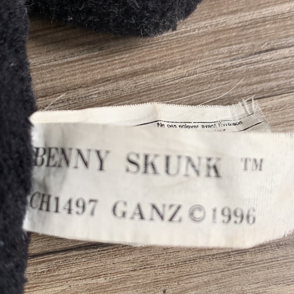 Floppies by GANZ 9" Benny Skunk CH1497 laying Bean Bag 1996 Floppy BeanBag Plush - Picture 8 of 9